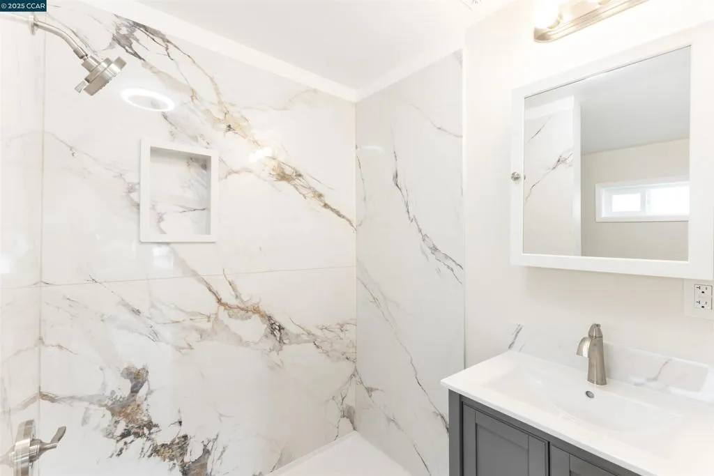 3500 66th Ave, Oakland, California 94605 home-pic-10